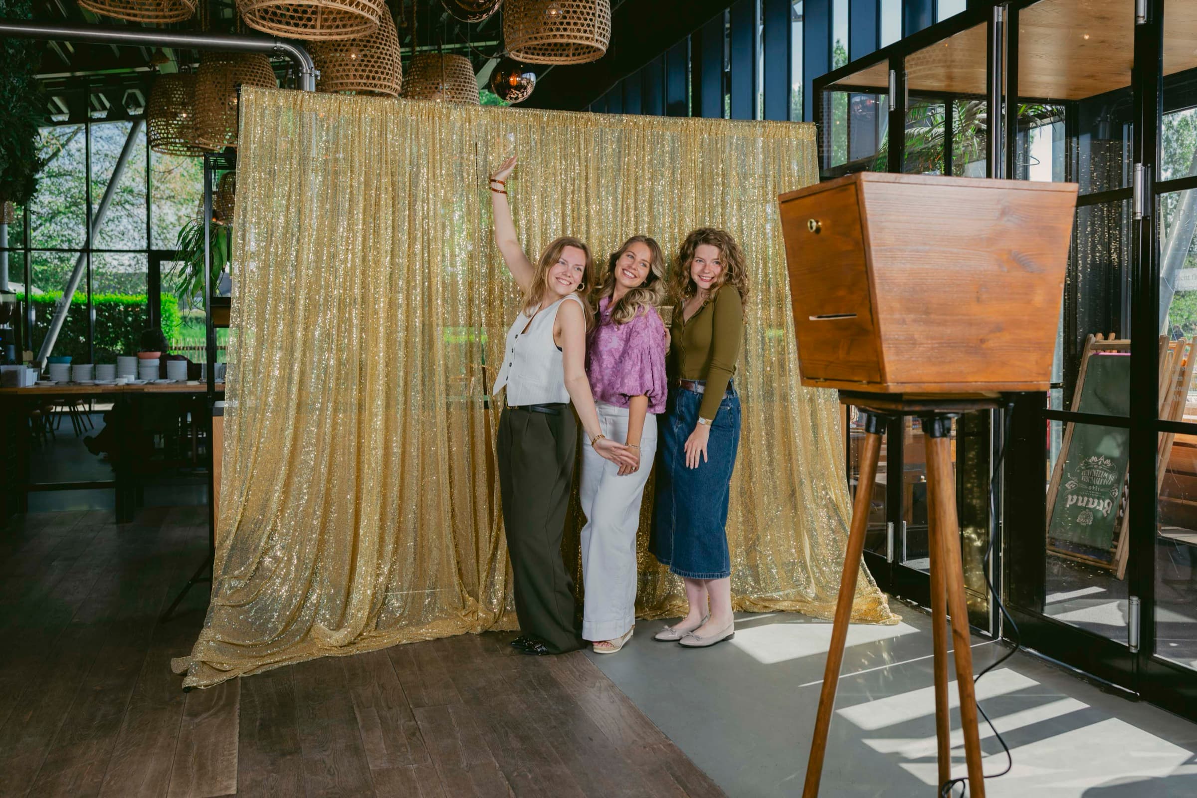 De Luxo booth opgesteld in de feestzaal